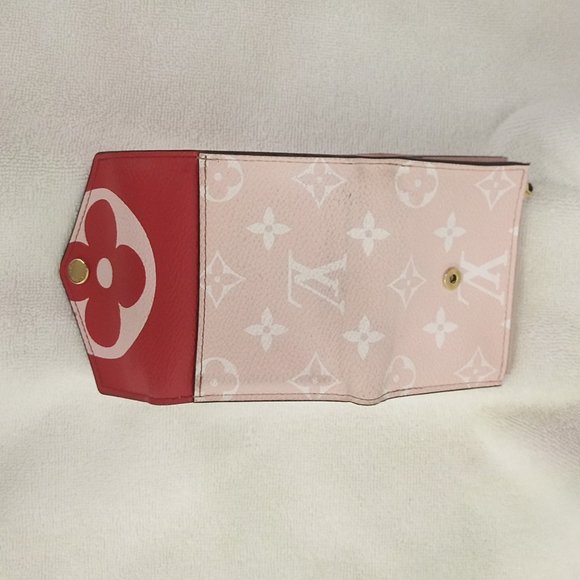 Very Good & RARE LV Zoe Giant Monogram Trifold Wallet in Rouge (Full Inclusion) - Picture 14 of 16
